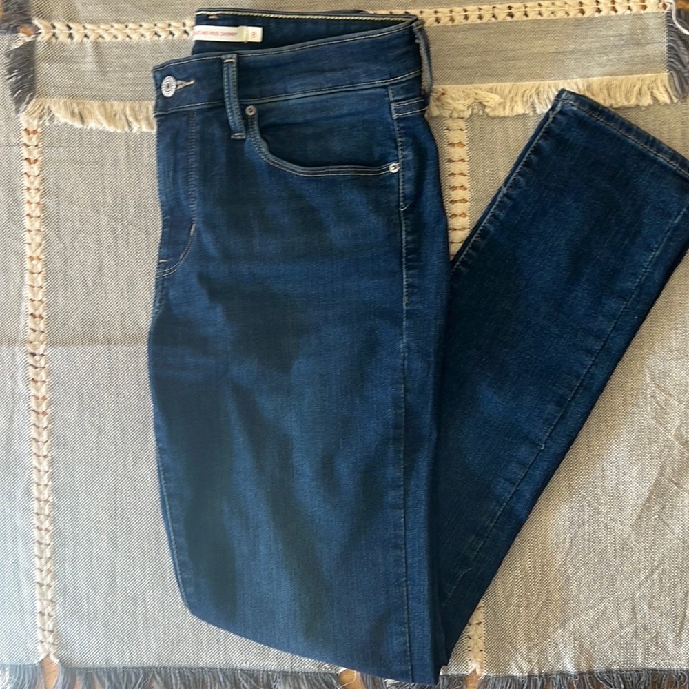 Levi’s mid-rise skinny jeans
